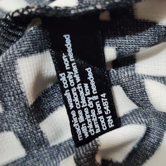 The Limited Faux Wrap Dress Medium Black White V Neck 3/4 Sleeves‎ - Picture 9 of 11